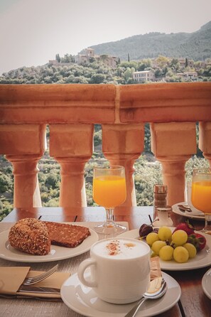 Desayuno buffet incluido todos los días 