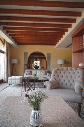 2 bars/lounges, swim-up bar, poolside bar - Es Moli Hotel (Deià)