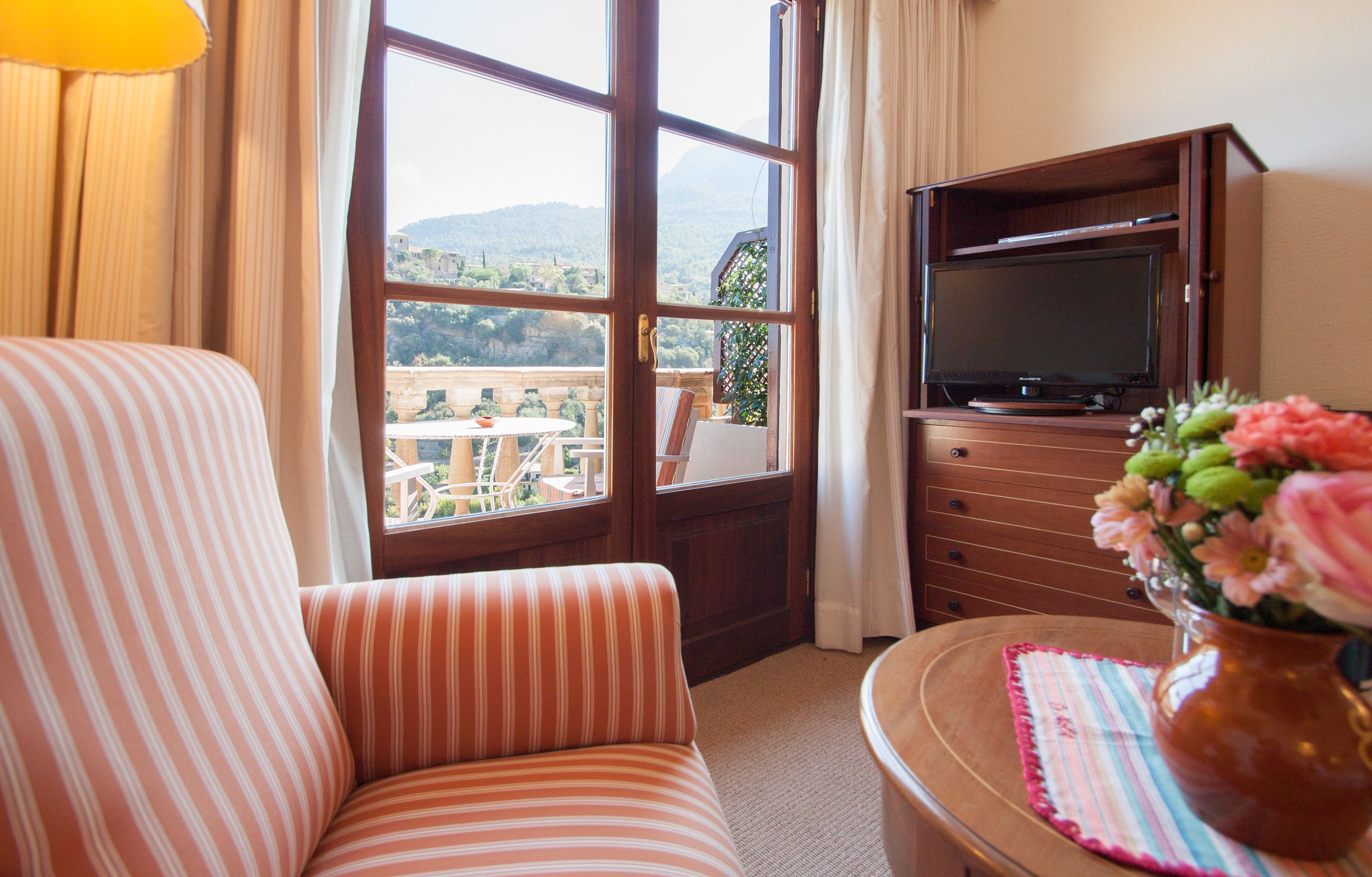 hypo-allergenic bedding, down duvets, memory-foam beds, minibar