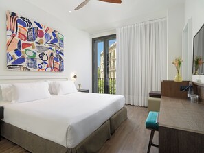 Ropa de cama de alta calidad, edredones de plumas, minibar y caja fuerte