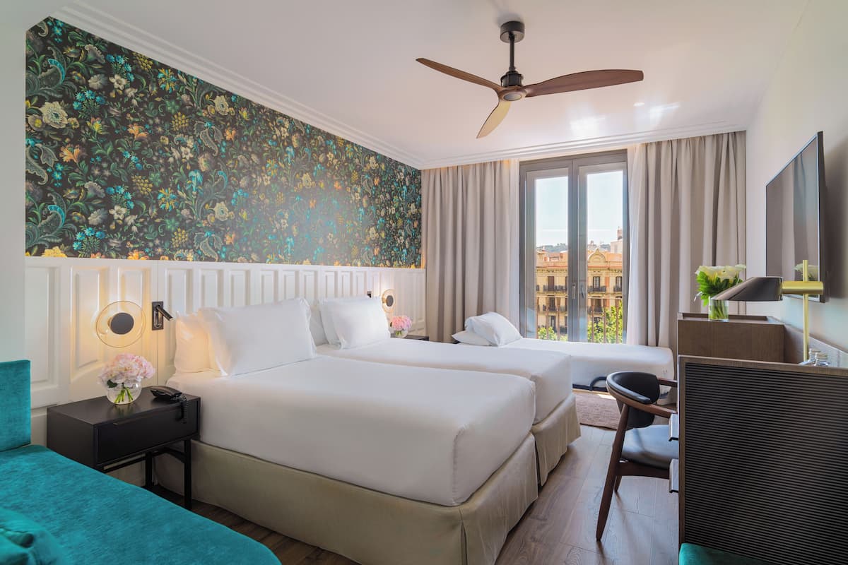 1 bedroom, premium bedding, down duvets, minibar