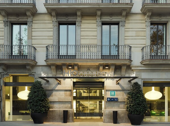 Front of property - H10 Casanova (Barcelona)