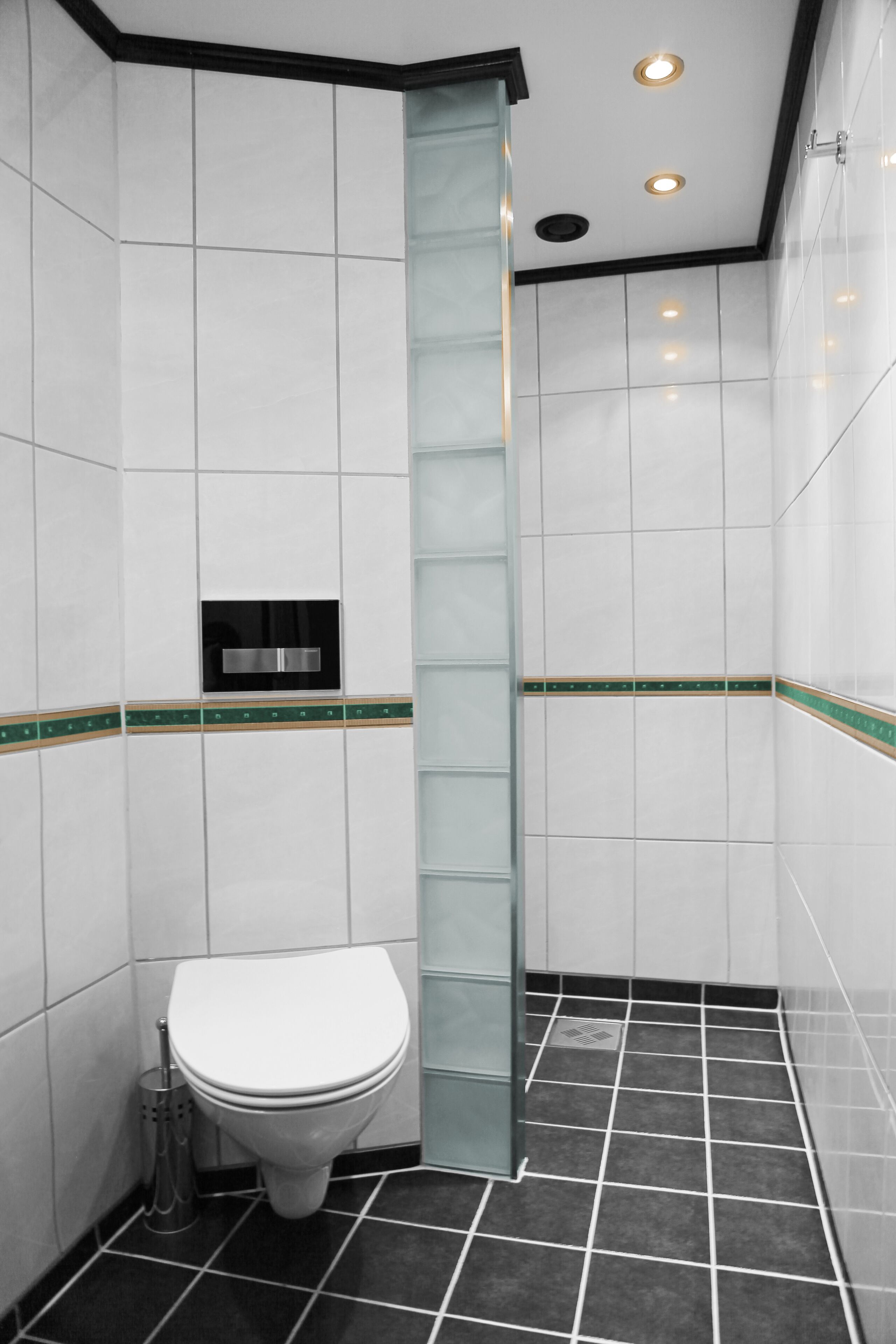 standard single room | bathroom | shower, hair dryer, towels