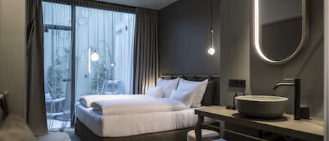Double Room | Hypo-allergenic bedding, in-room safe, individually decorated