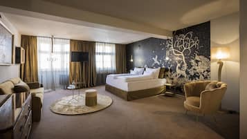 Golden Roof Suite | Hypo-allergenic bedding, in-room safe, individually decorated