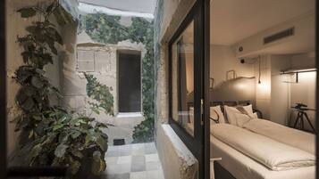 ห้องเบสิก (Besenkammer) | เครื่องนอนป้องกันสารก่อภูมิแพ้, ตู้นิรภัยในห้องพัก