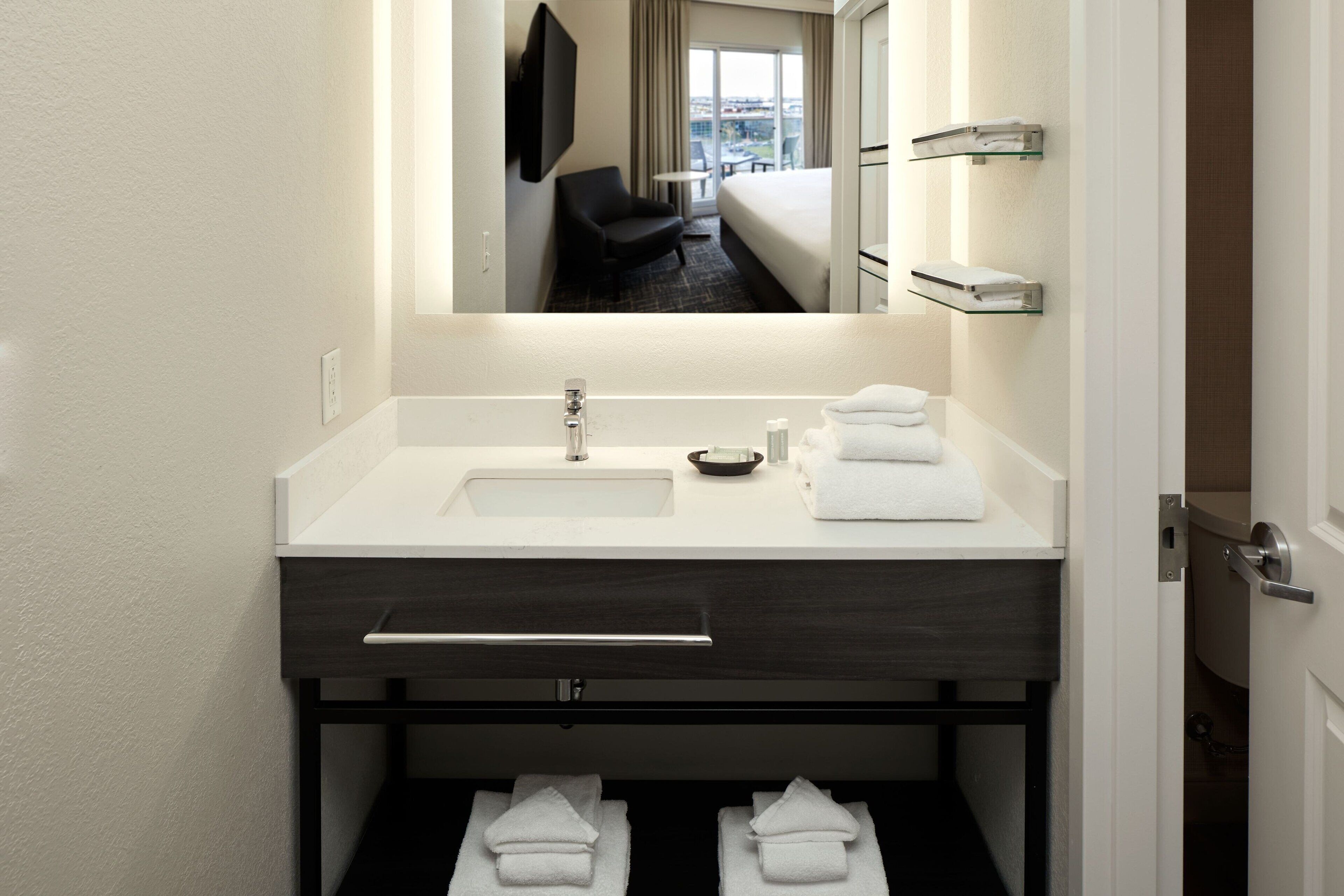 suite, 2 bedrooms, balcony | bathroom | combined shower/bathtub, free toiletries, hair dryer, towels