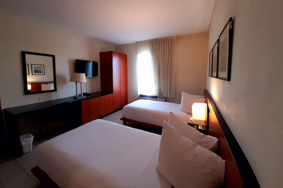 Standard Room, 2 Twin Beds, Non Smoking | Premium bedding, in-room safe, desk, laptop workspace