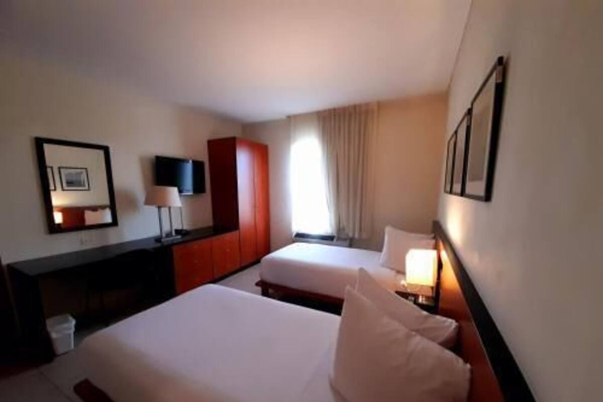 Premium bedding, in-room safe, desk, laptop workspace