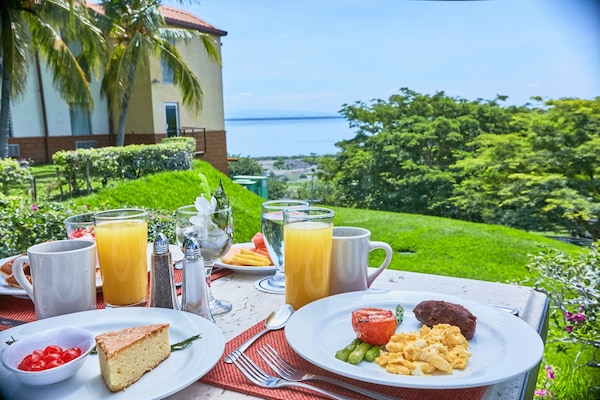 Desayuno completo incluido todos los días
