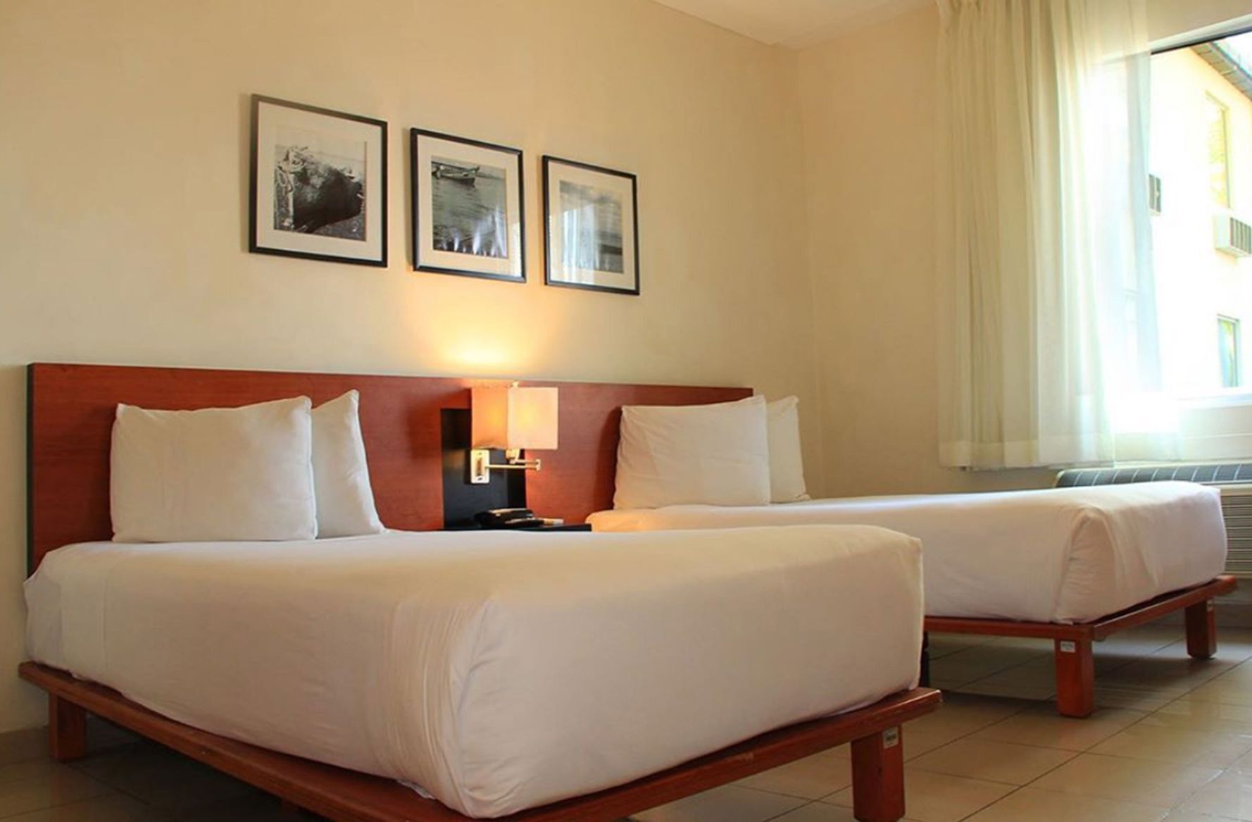 Premium bedding, in-room safe, desk, laptop workspace