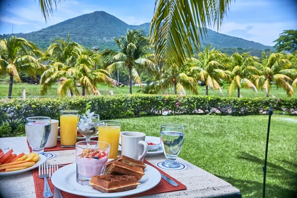 Free daily full breakfast - Comfort Inn Real La Union (La Union)