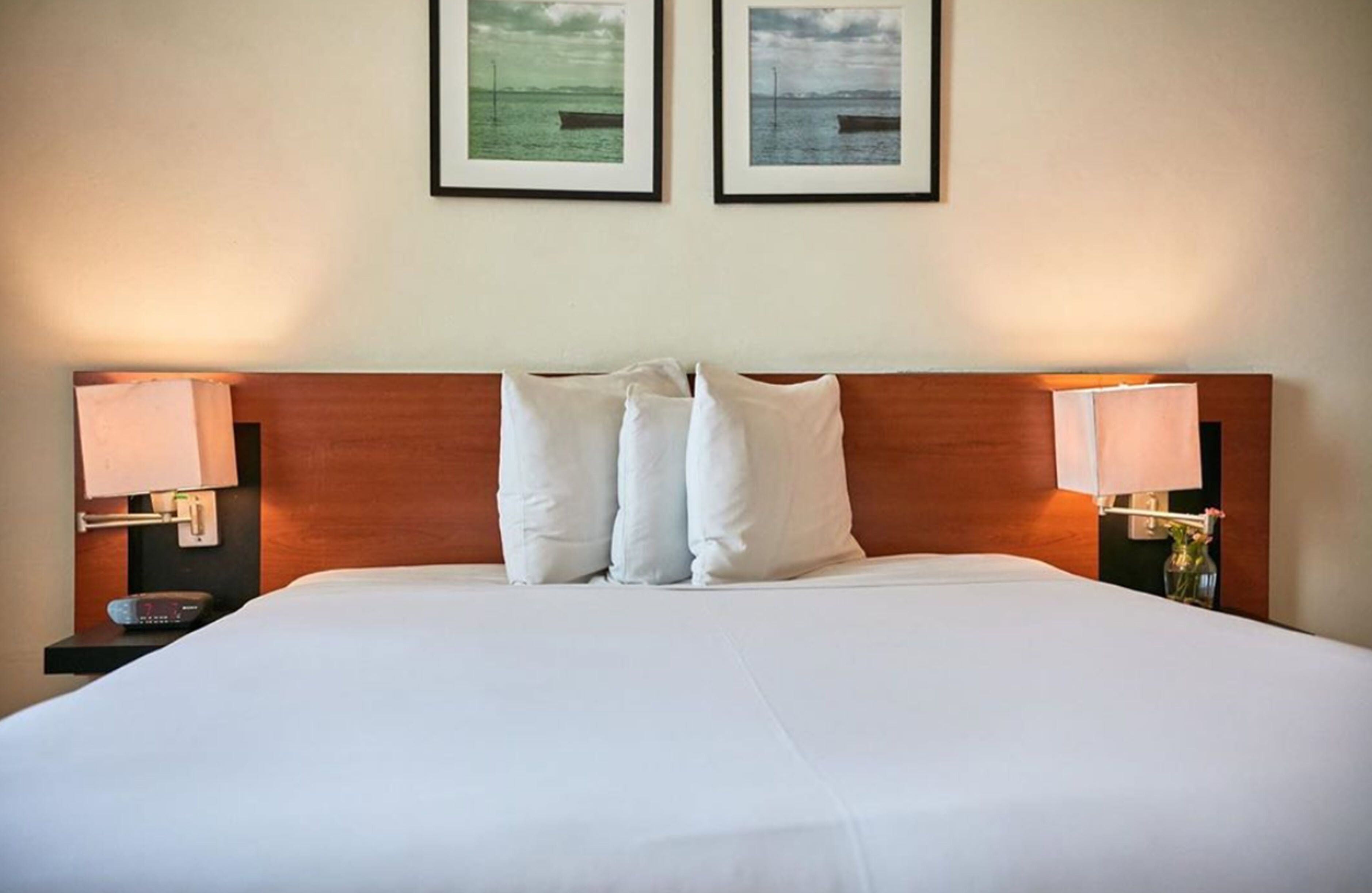 premium bedding, in-room safe, desk, laptop workspace