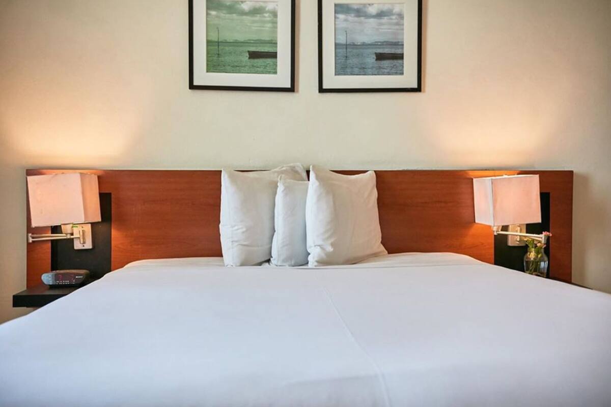 premium bedding, in-room safe, desk, laptop workspace