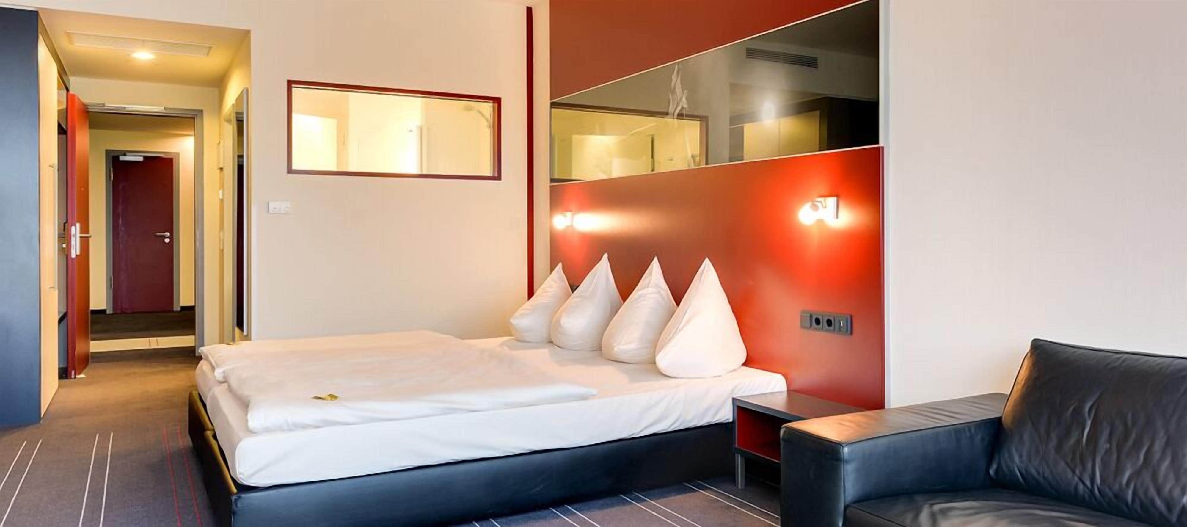 minibar, in-room safe, desk, laptop workspace