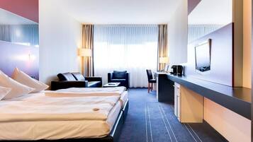 Kamar Double Eksekutif | Minibar, brankas, meja kerja, dan ruang kerja ramah laptop