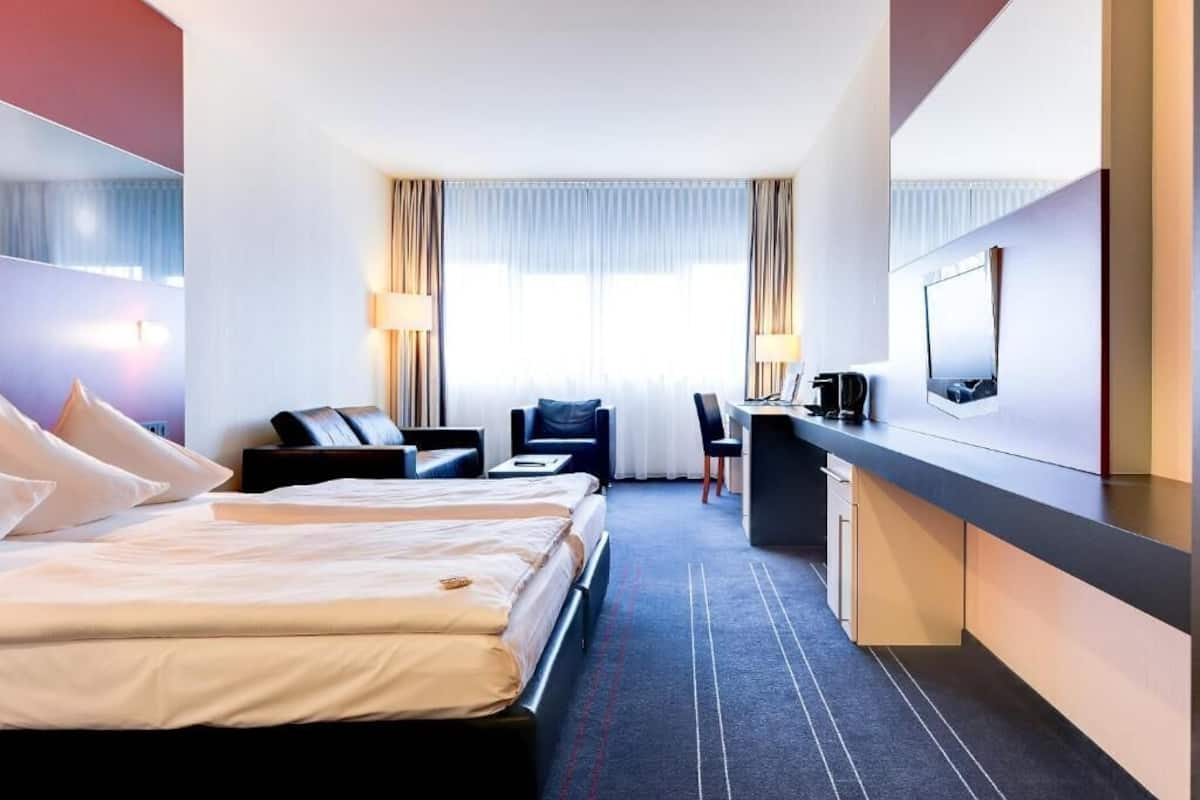 Minibar, caja fuerte, escritorio y espacio para trabajar con un portátil