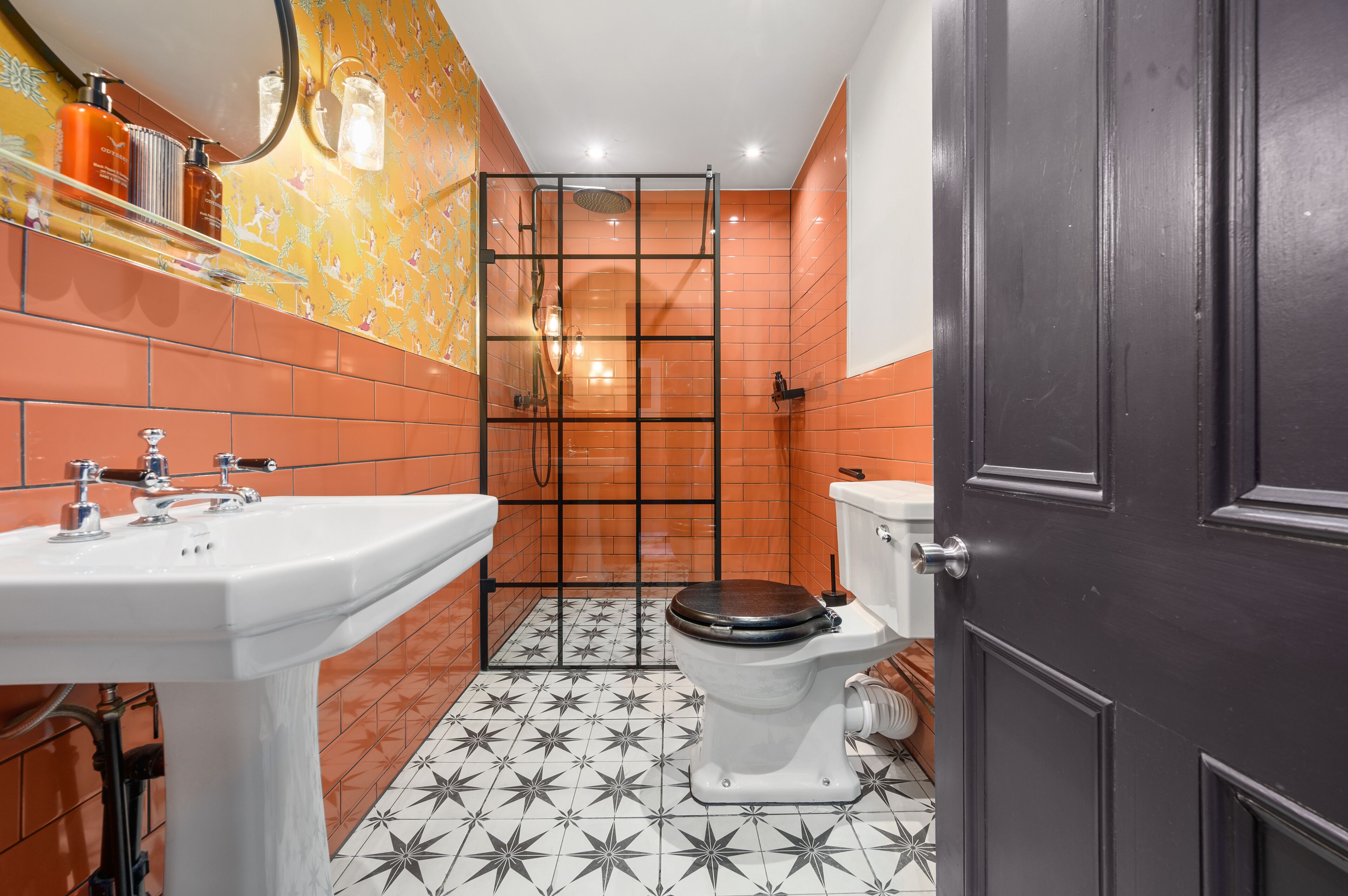 deluxe double room | bathroom | free toiletries, hair dryer, towels, soap