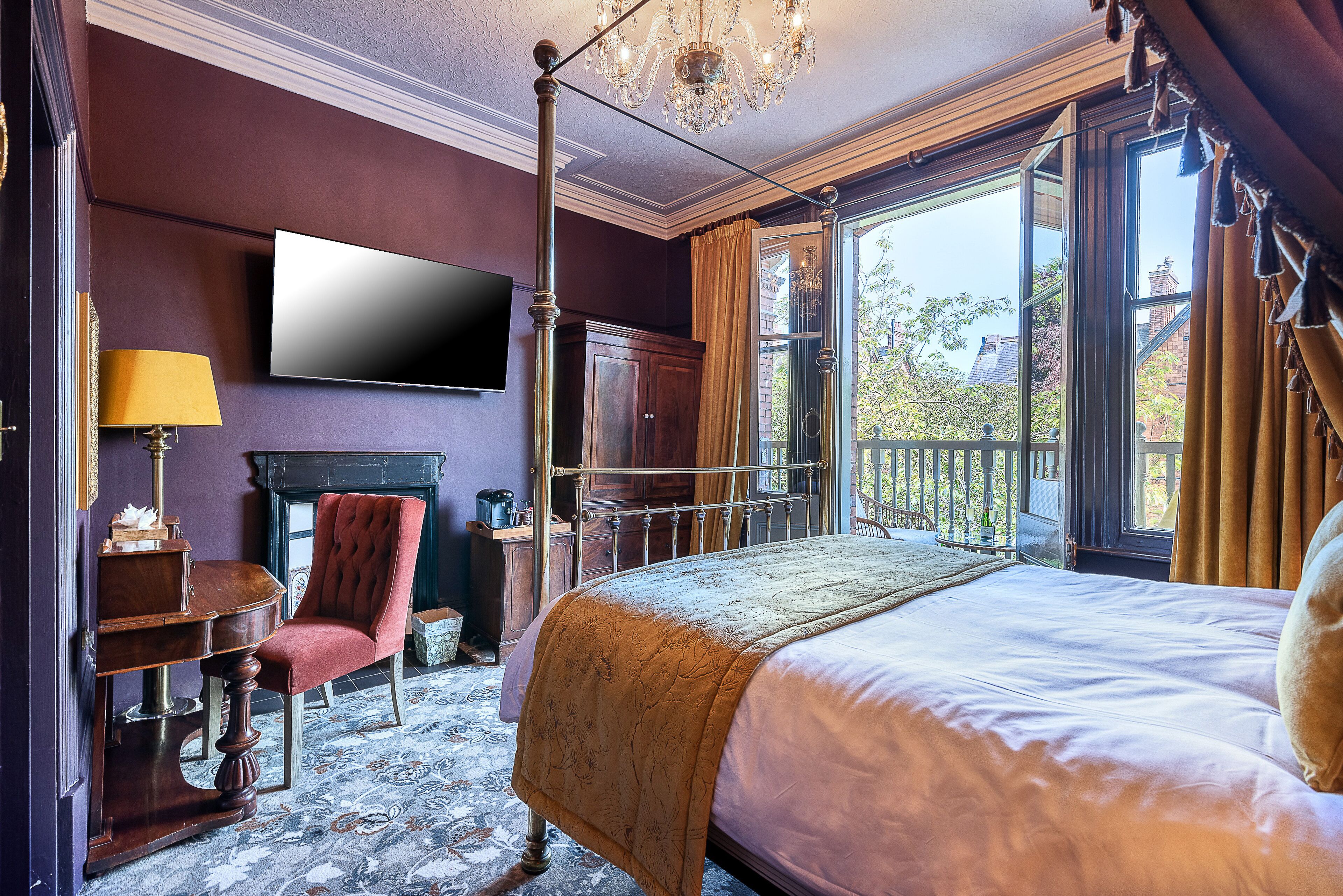 four poster double room with balcony | 1 bedroom, individually decorated, individually furnished, desk