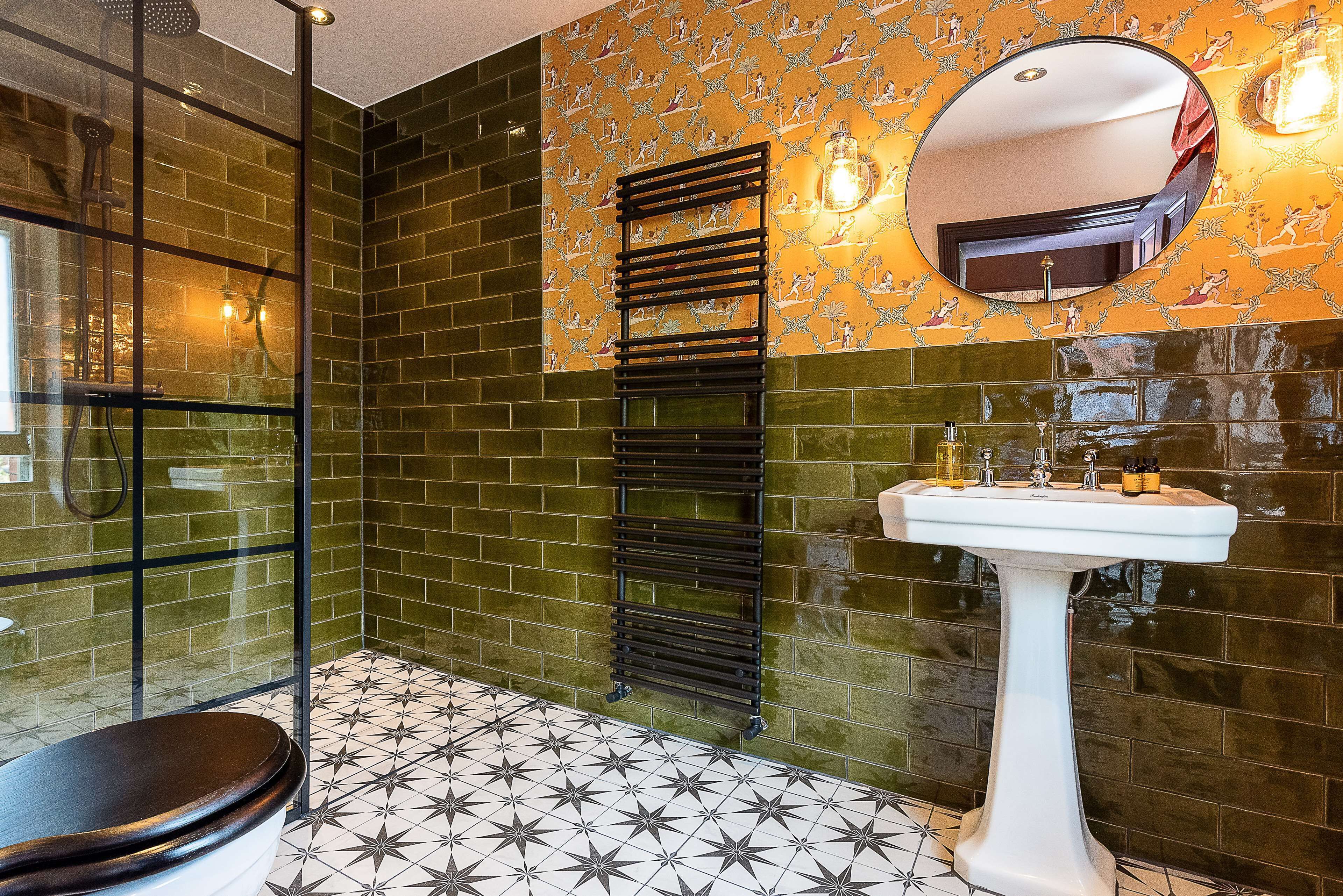 four poster double room | bathroom | free toiletries, hair dryer, towels, soap