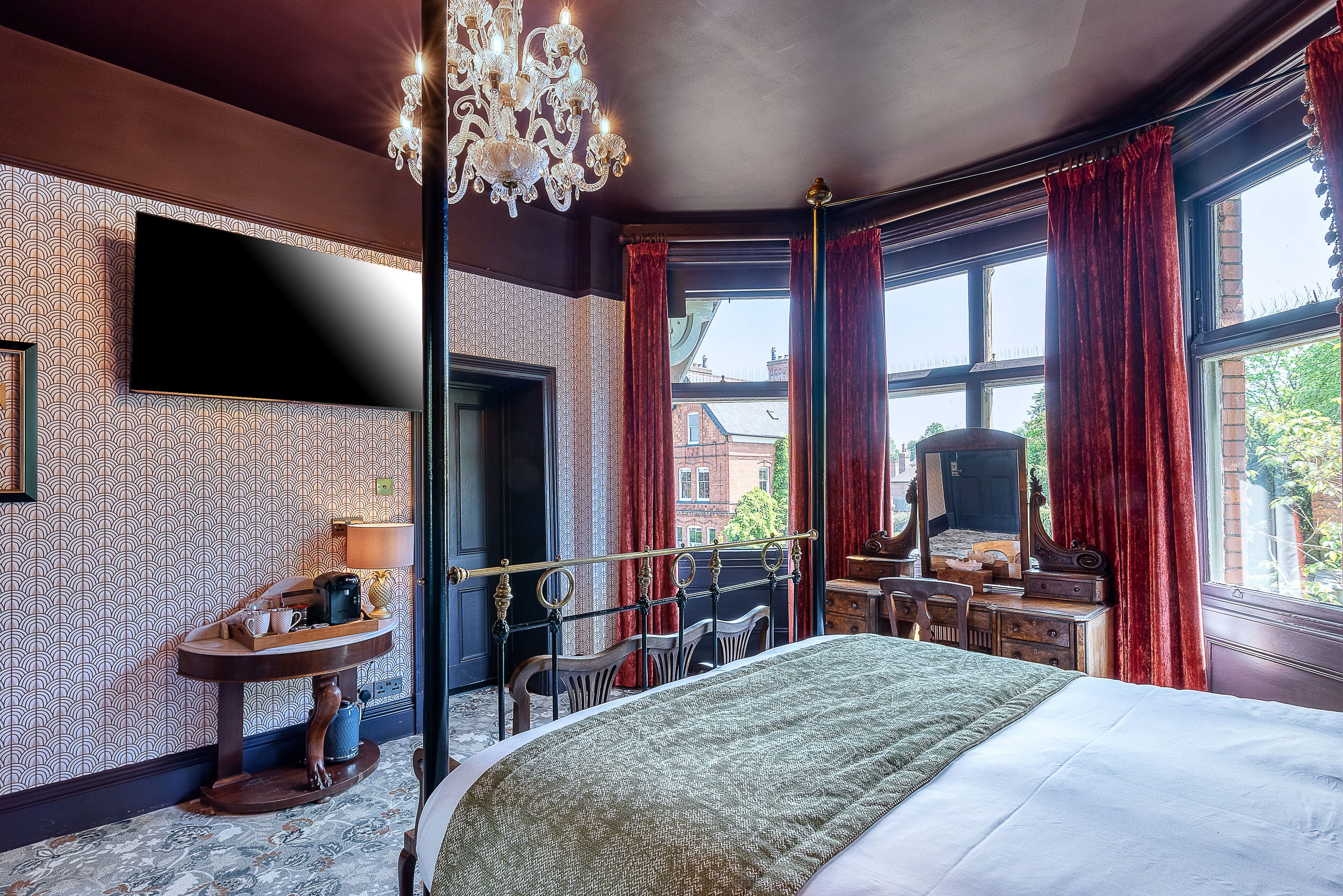four poster double room | 1 bedroom, individually decorated, individually furnished, desk