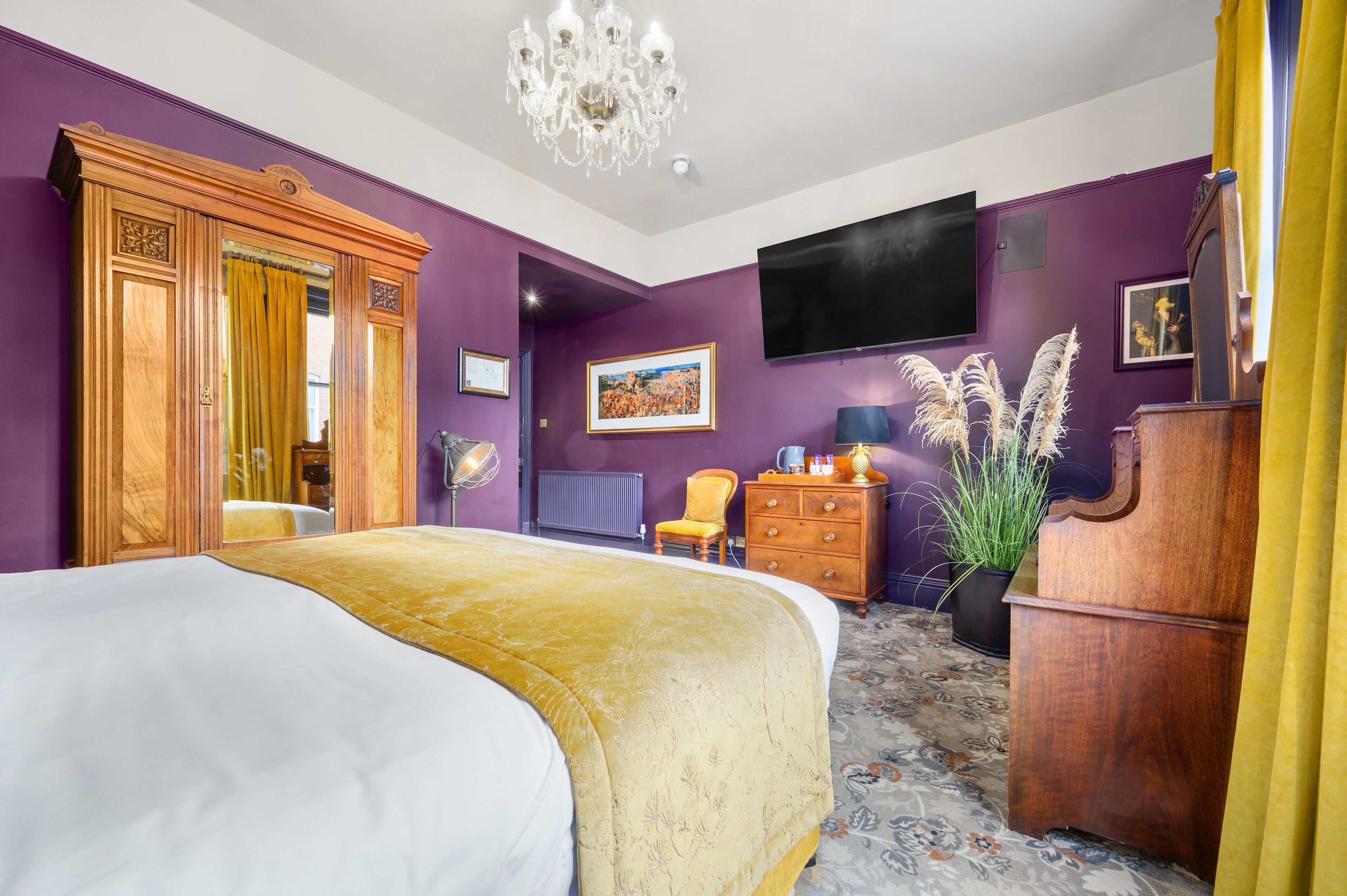 deluxe double room | 1 bedroom, individually decorated, individually furnished, desk