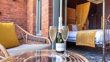 Four Poster Double Room With Balcony | 1 bedroom, individually decorated, individually furnished, desk