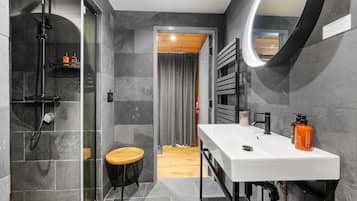 Garden Double Room | Bathroom | Free toiletries, hair dryer, towels, soap