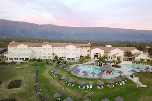 Exterior - Howard Johnson Hotel Resort Villa de Merlo (Merlo)