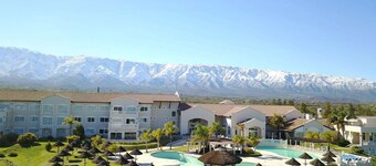 Howard Johnson Hotel Resort Villa de Merlo