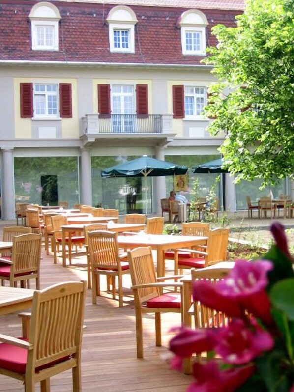 Breakfast and dinner served, international cuisine - Sante Royale Hotel- & Gesundheitsresort (Bad Brambach)