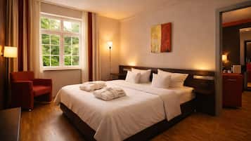 Hypo-allergenic bedding, in-room safe, desk, soundproofing