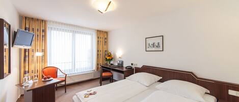 1 dormitori, roba de llit hipoal·lergògena i caixa forta a l'habitació