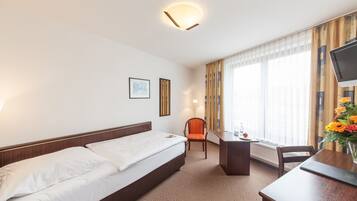 Economy-Einzelzimmer | 1 Schlafzimmer, Allergikerbettwaren, Zimmersafe, Schreibtisch