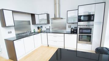 Executive Apartment, 2 Bedrooms, Balcony, Harbor View | Private kitchen | Full-size fridge, microwave, oven, stovetop