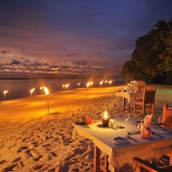 3 restaurants, breakfast, lunch, dinner served; international cuisine