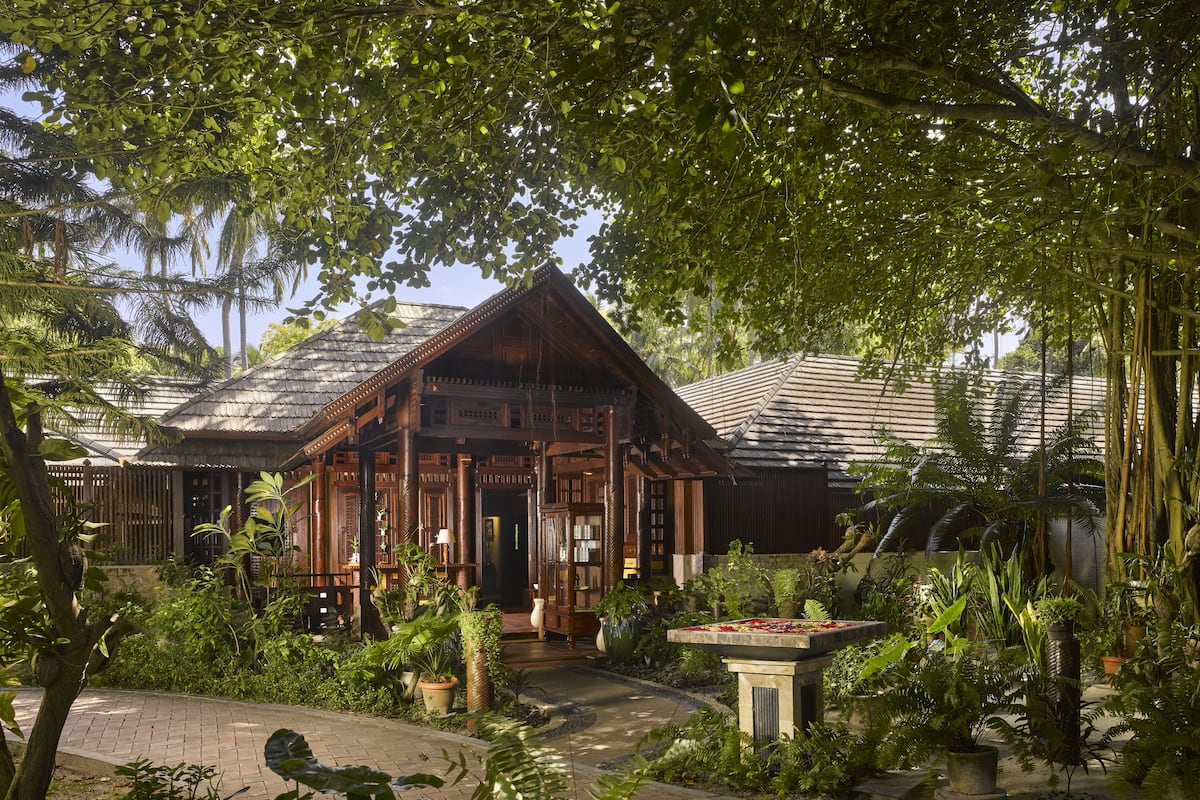 couples treatment room(s), sauna, hot tub, body treatments, aromatherapy