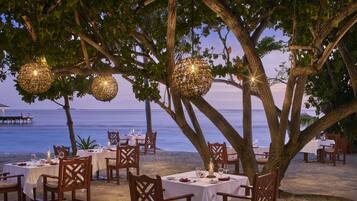 3 restaurantes; se sirve desayuno, almuerzo, cena y brunch