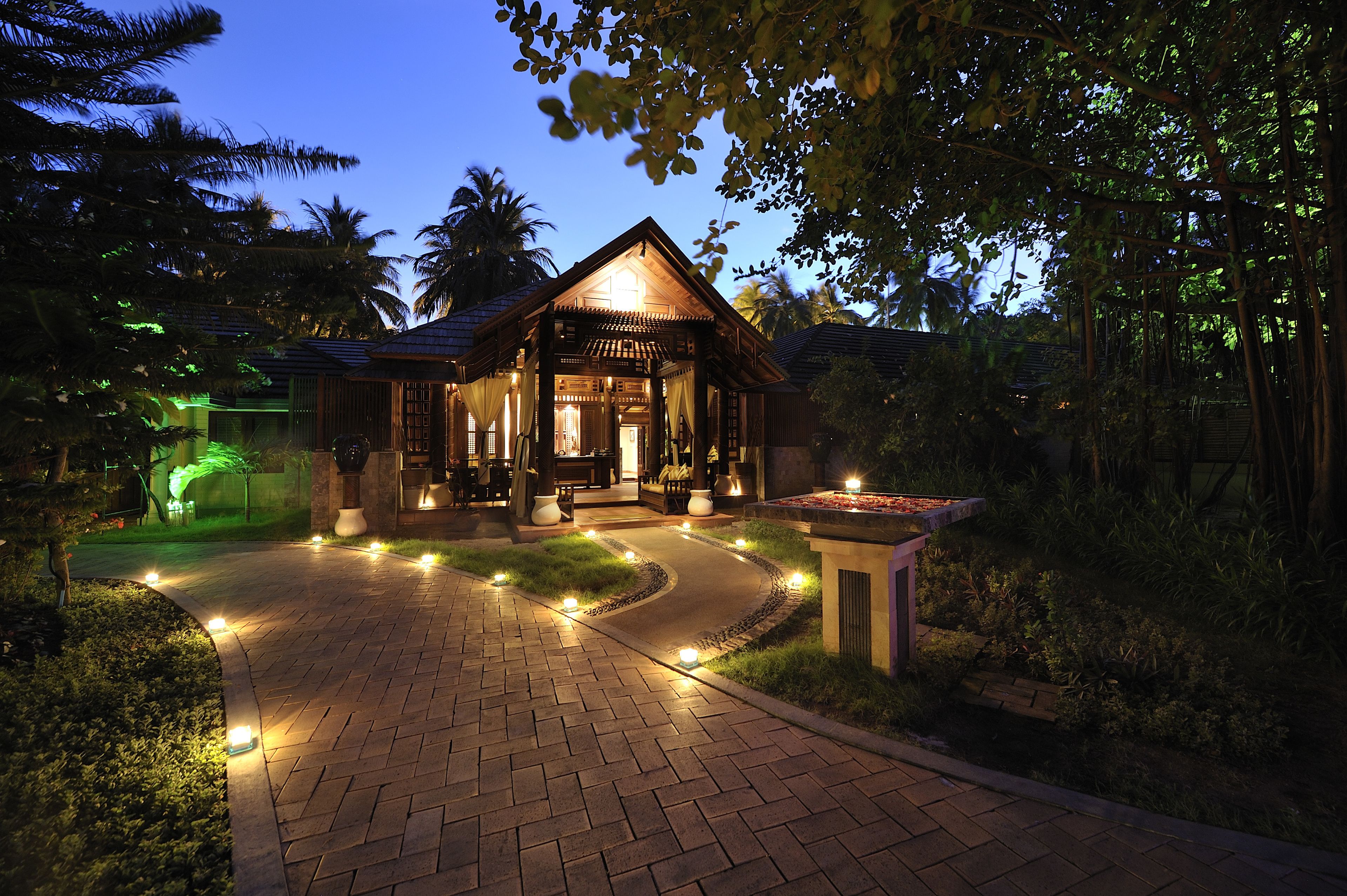 Espace de soins pour les couples, sauna, bain à remous, soins corporels