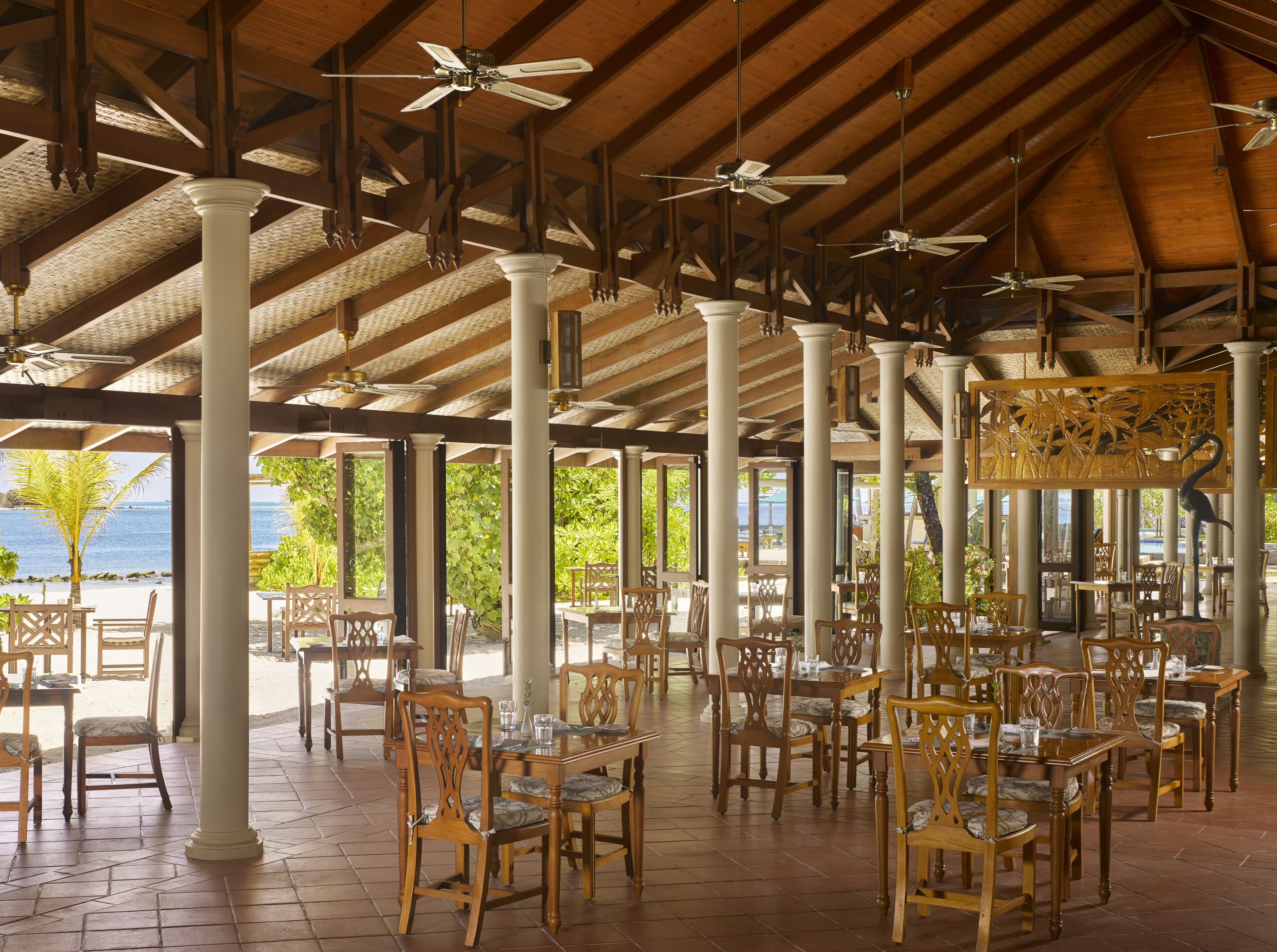 3 restaurants, breakfast, lunch, dinner served; international cuisine