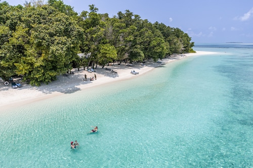 Royal Island Resort & Spa