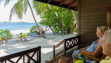 Deluxe-huone, useita sänkyjä (Two Bedroom Family Beach Villa) | Minibaari, tallelokero huoneessa, yksilöllisesti sisustettu