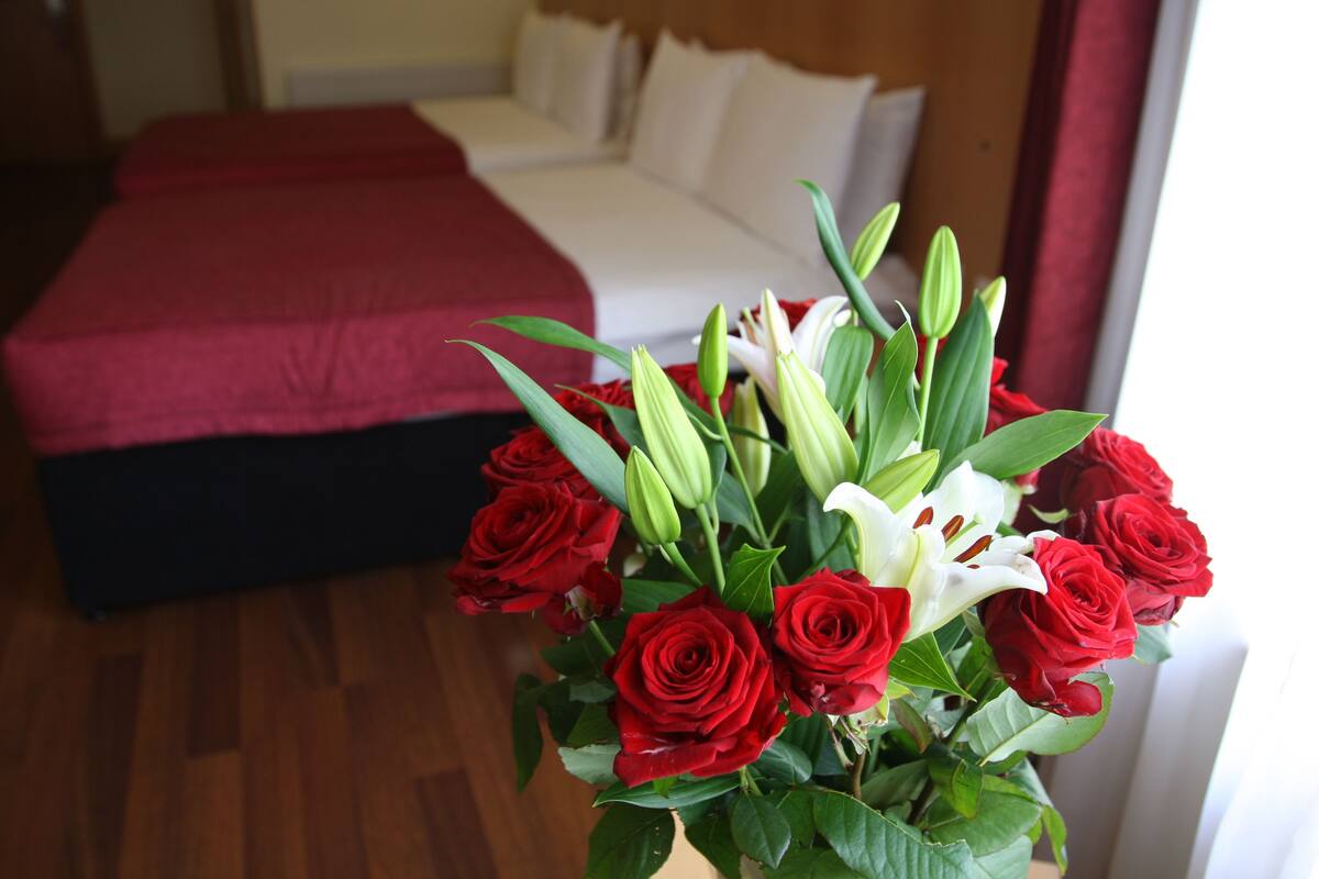 1 bedroom, premium bedding, in-room safe, desk