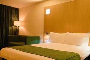 Premium bedding, in-room safe, desk, blackout drapes - Station House Hotel (Letterkenny)