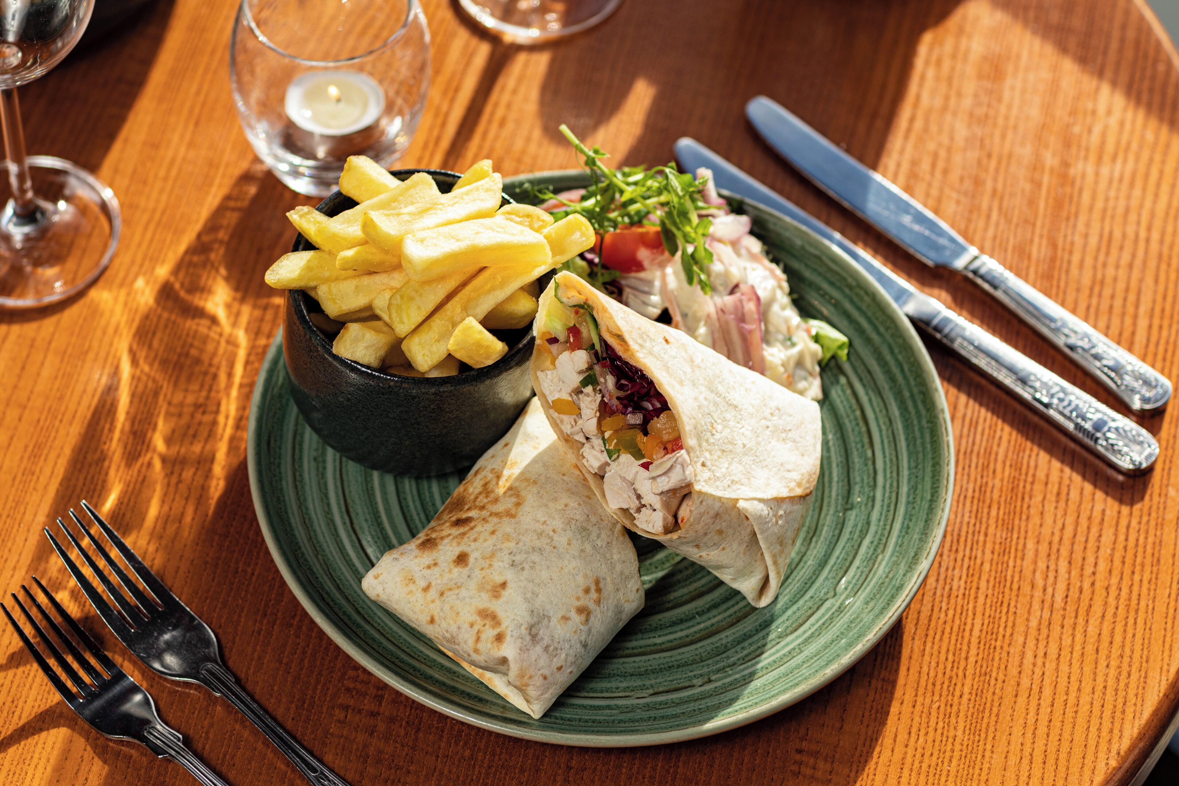 lunch and dinner served