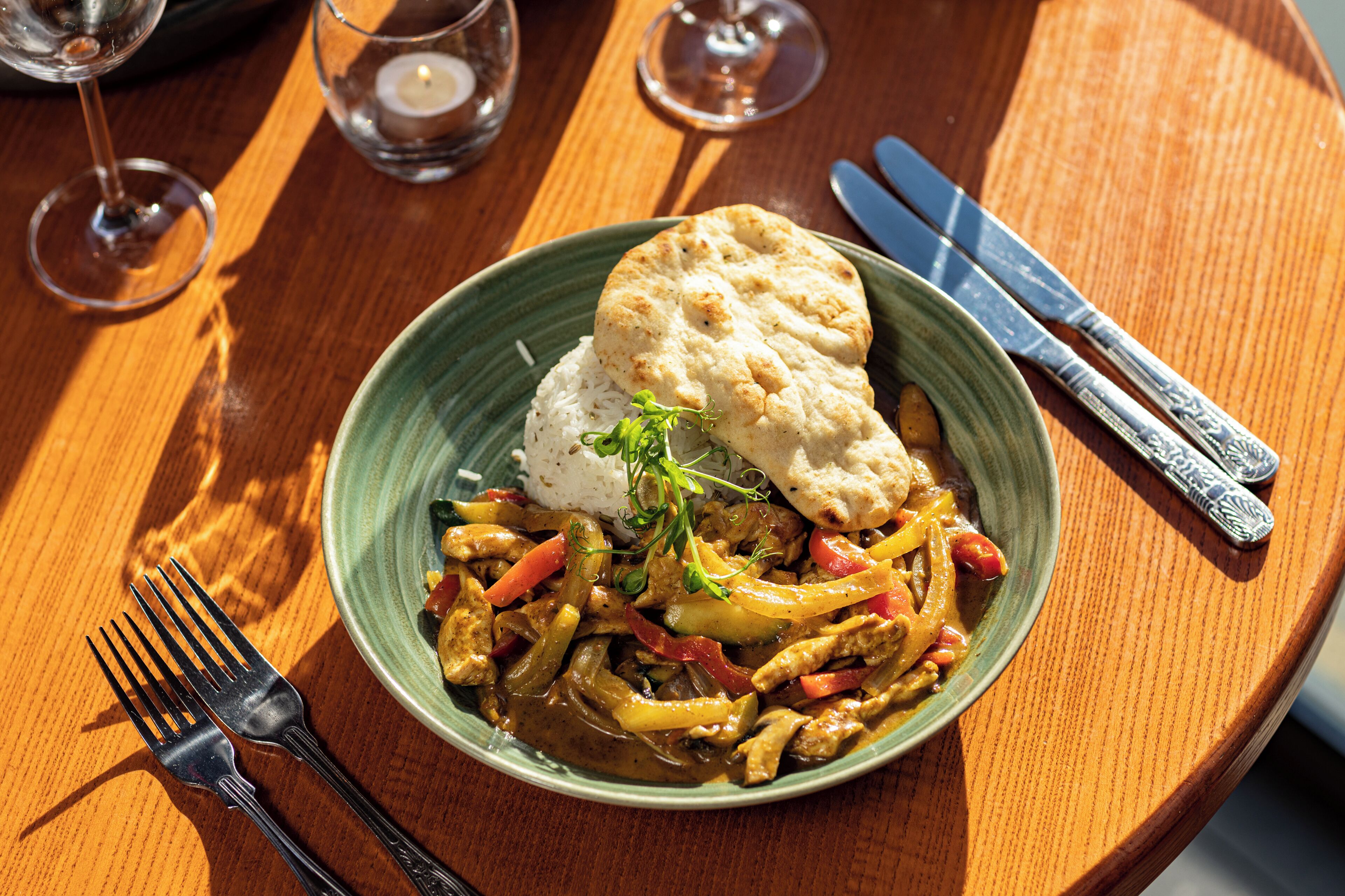 lunch and dinner served