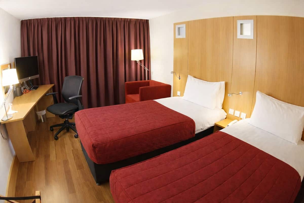 Sengetøy av topp kvalitet, safe på rommet og skrivebord