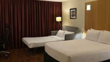 Camera tripla | Bagno | Doccia, set di cortesia gratuito, asciugacapelli, asciugamani