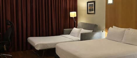 Triple Room | Bathroom | Shower, free toiletries, hair dryer, towels