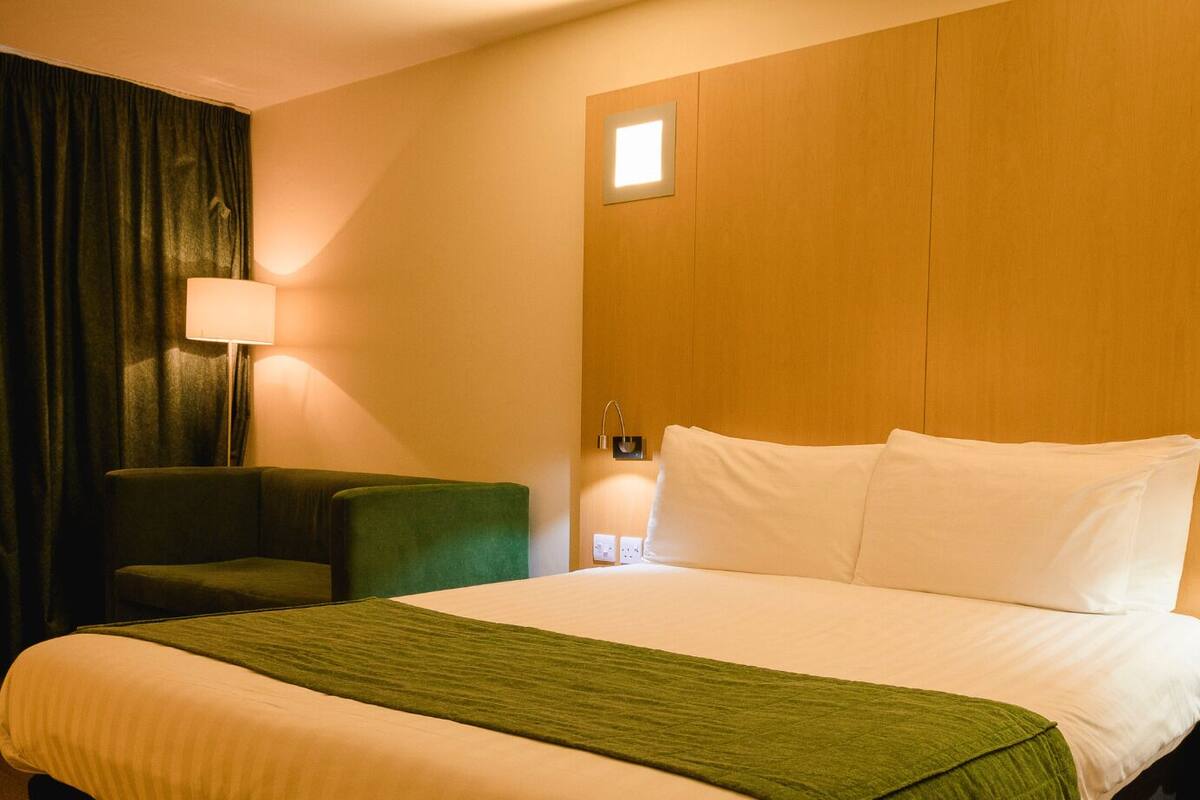 1 bedroom, premium bedding, in-room safe, desk